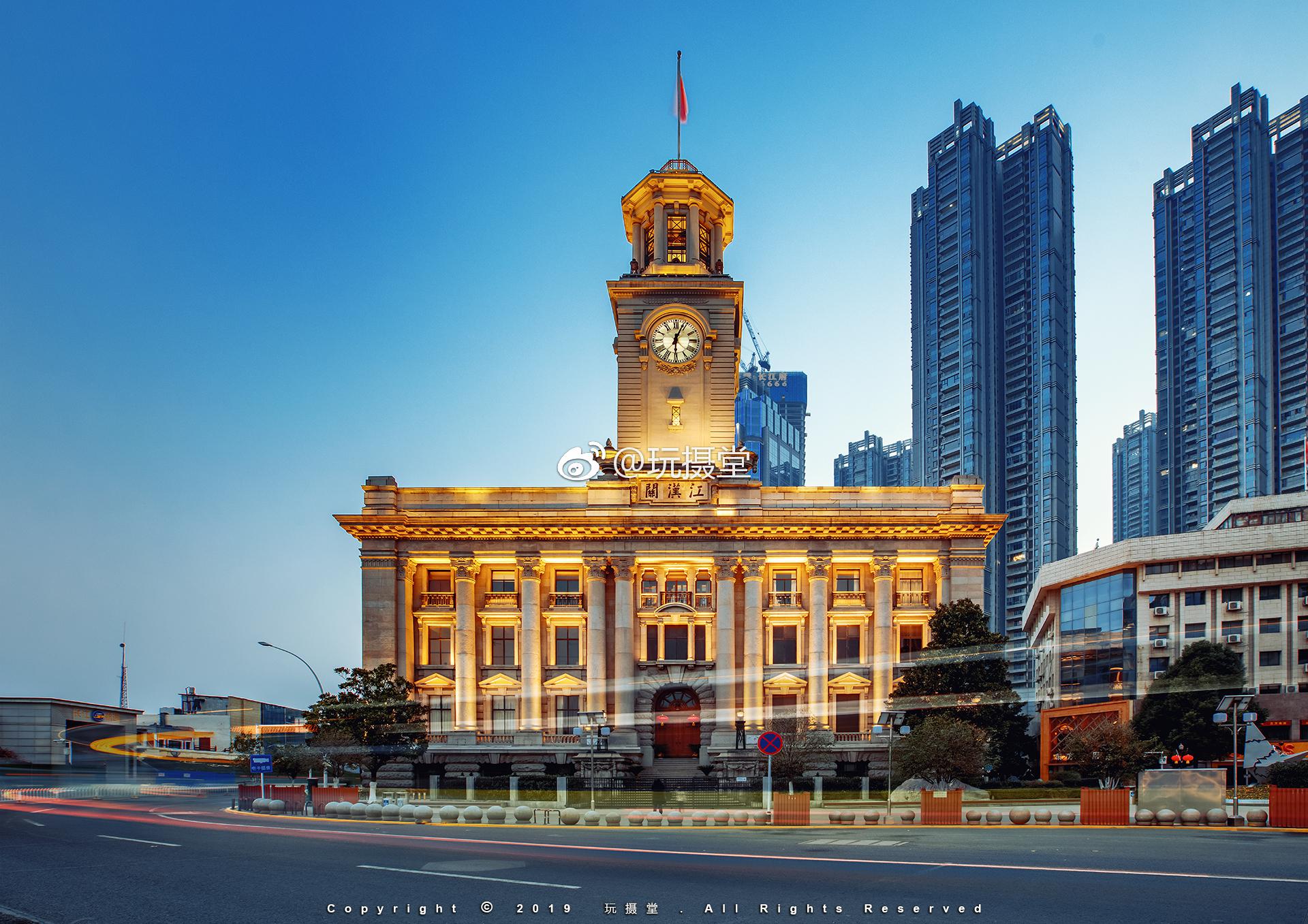 震惊武汉城市风光摄影圈的大事件武汉关亮灯了