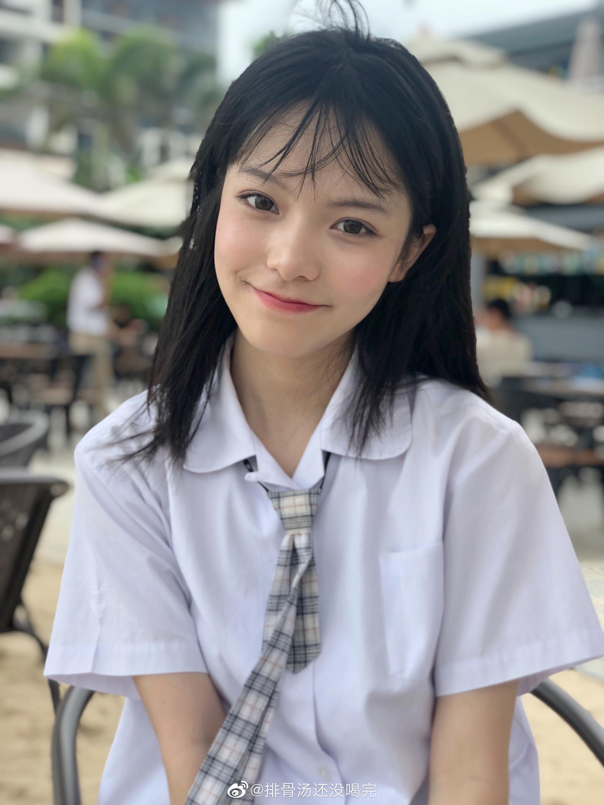 我想成为海里的浪 风中的云 但我还是小小的我 葵花妙飞鱼 我想成为海里的浪 风中的云 但我还是小小的我 葵花妙飞鱼