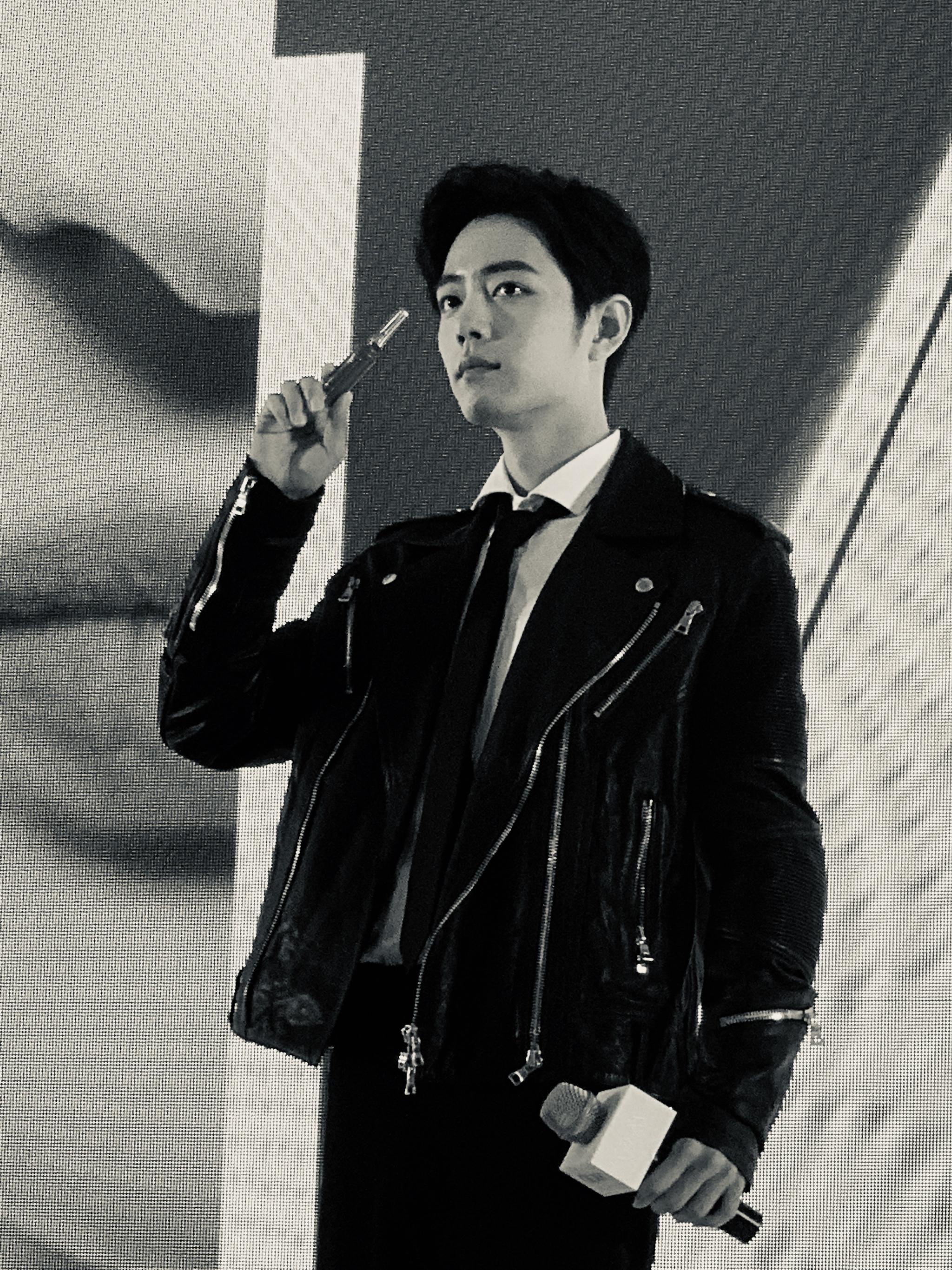 我的天啊啊啊啊肖战这是什么盛世美颜黑白一拍就是一部电影我拍了