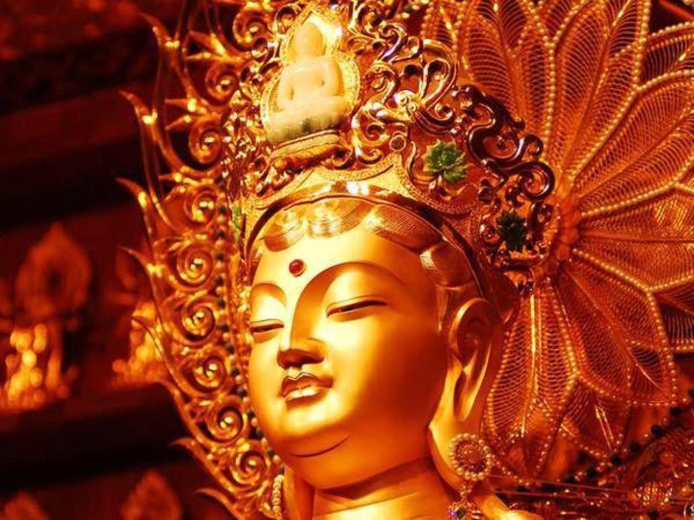 里面供奉着获得吉 尼斯 世界记录的金玉观音,这是是 海南 省的镇岛之