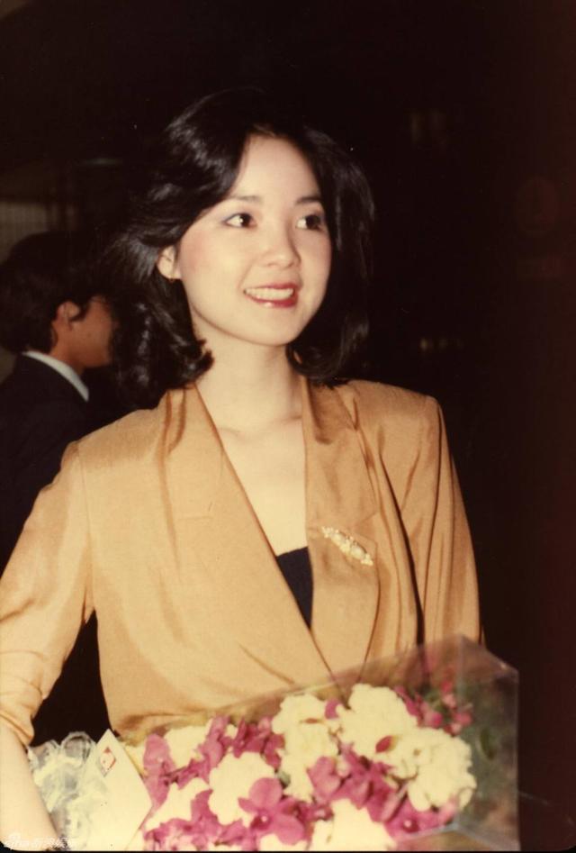 曾说离婚不给妻子一分钱,他为何做出改变|林凤娇|成龙|邓丽君_新浪