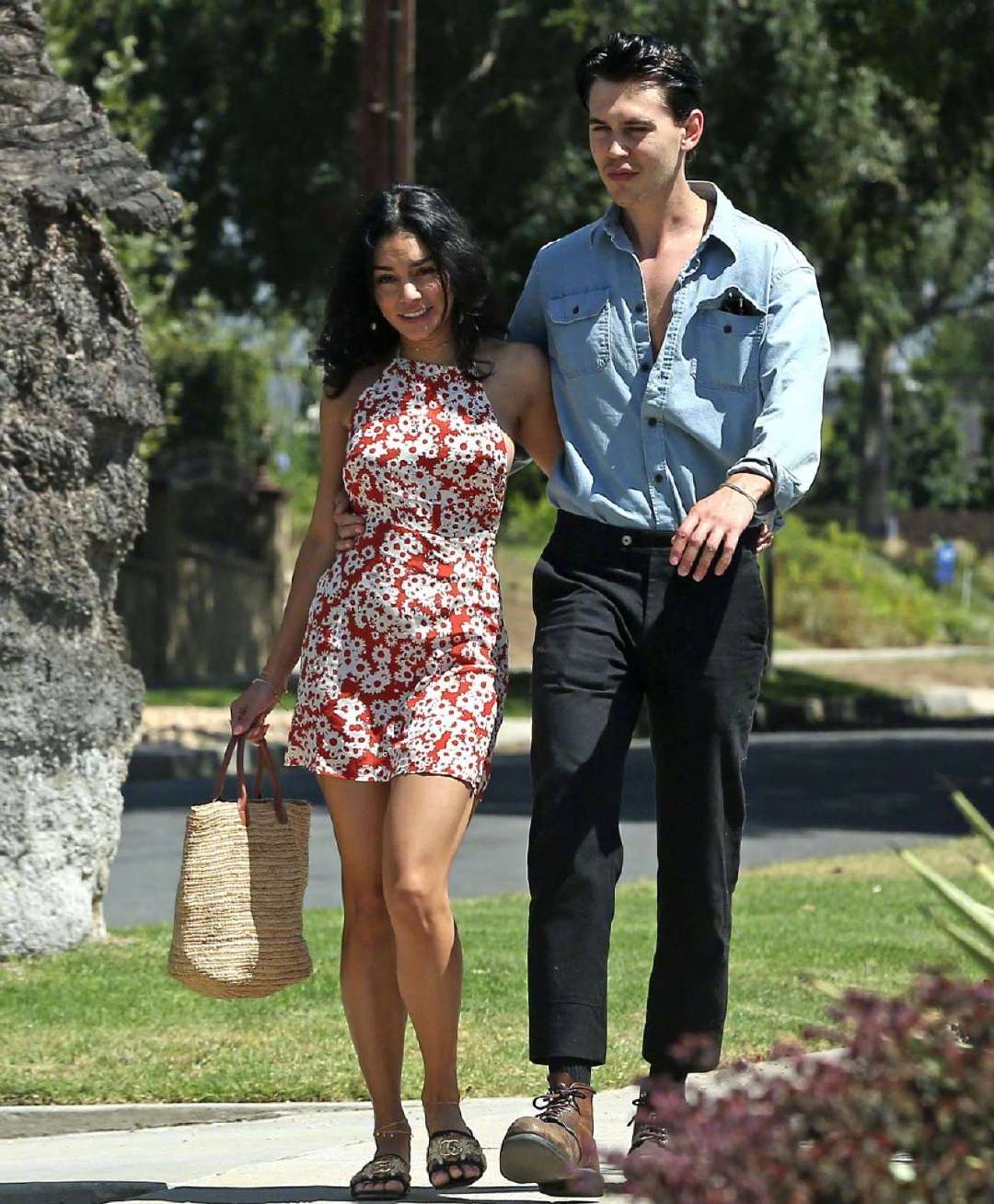 凡妮莎·哈金斯vanessa hudgens 和男友奥斯汀·巴特勒austin butler