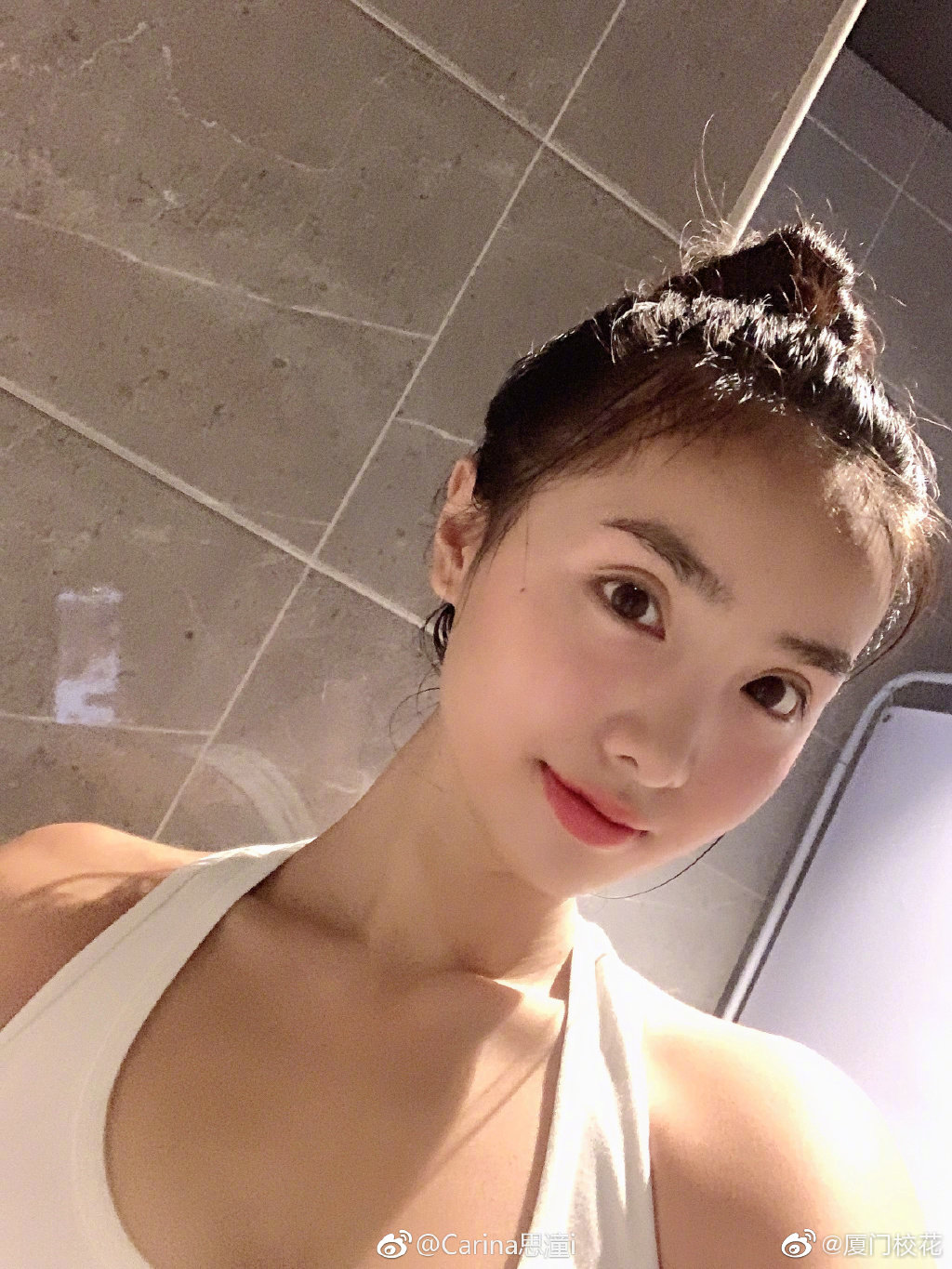 她叫邱思潼毕业西华师范大学身高168cm身材很好