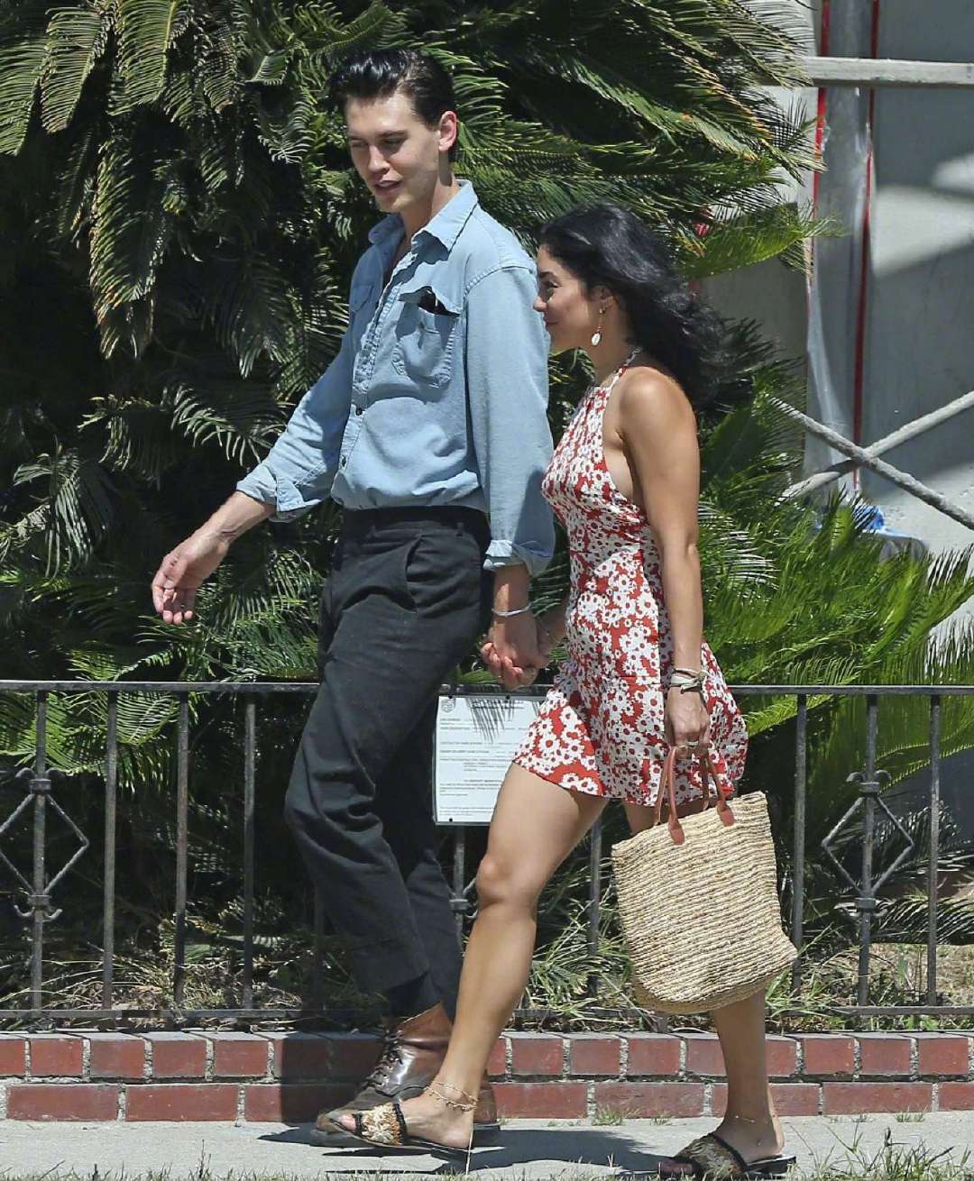 凡妮莎·哈金斯vanessa hudgens 和男友奥斯汀·巴特勒austin butler