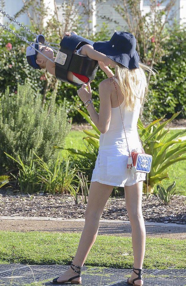 歌手罗南基汀ronankeating的第二任妻子stormuechtritz带着他