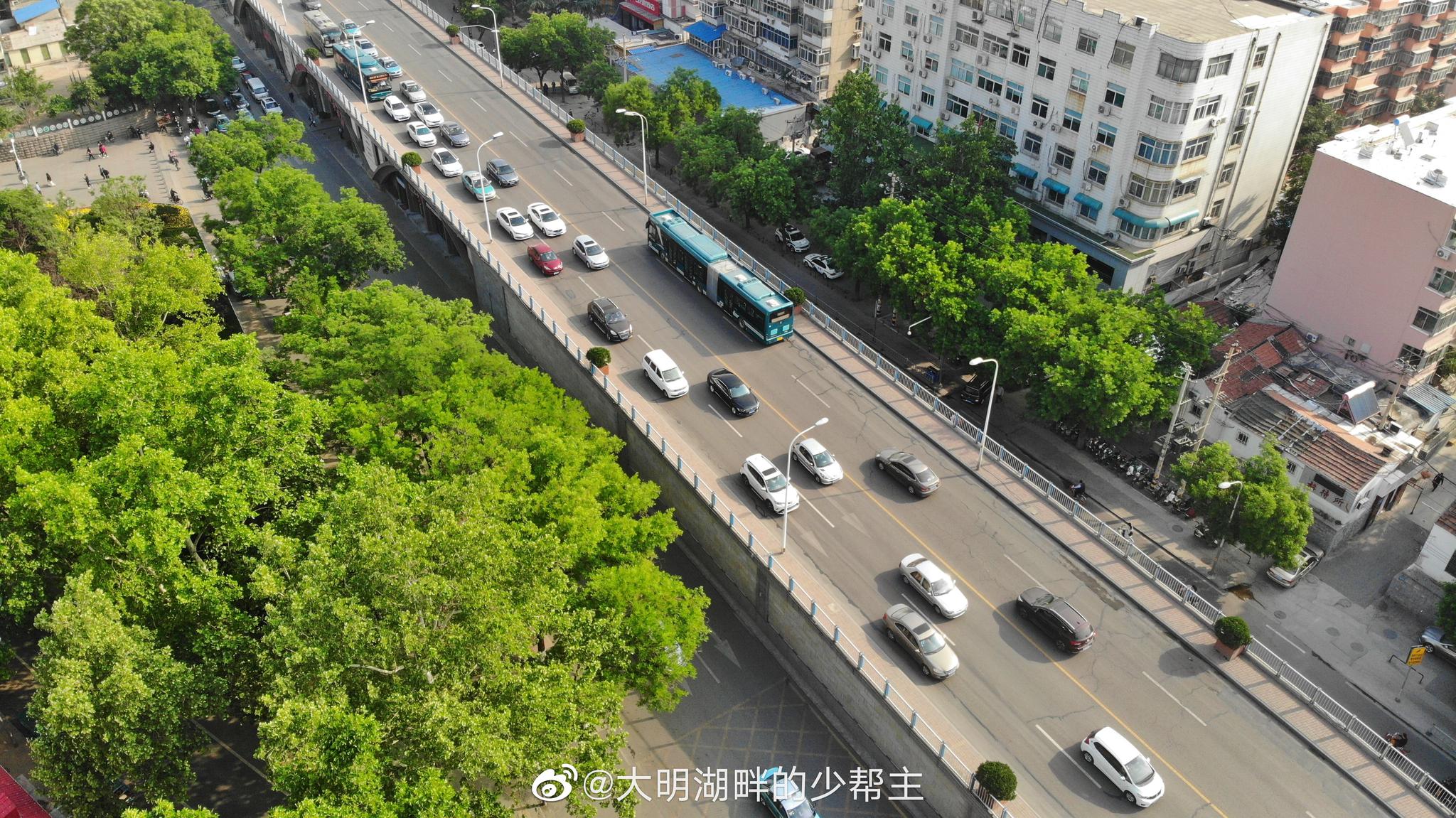 济南人熟知的天桥在济南火车站东边它连接纬二路和济泺路