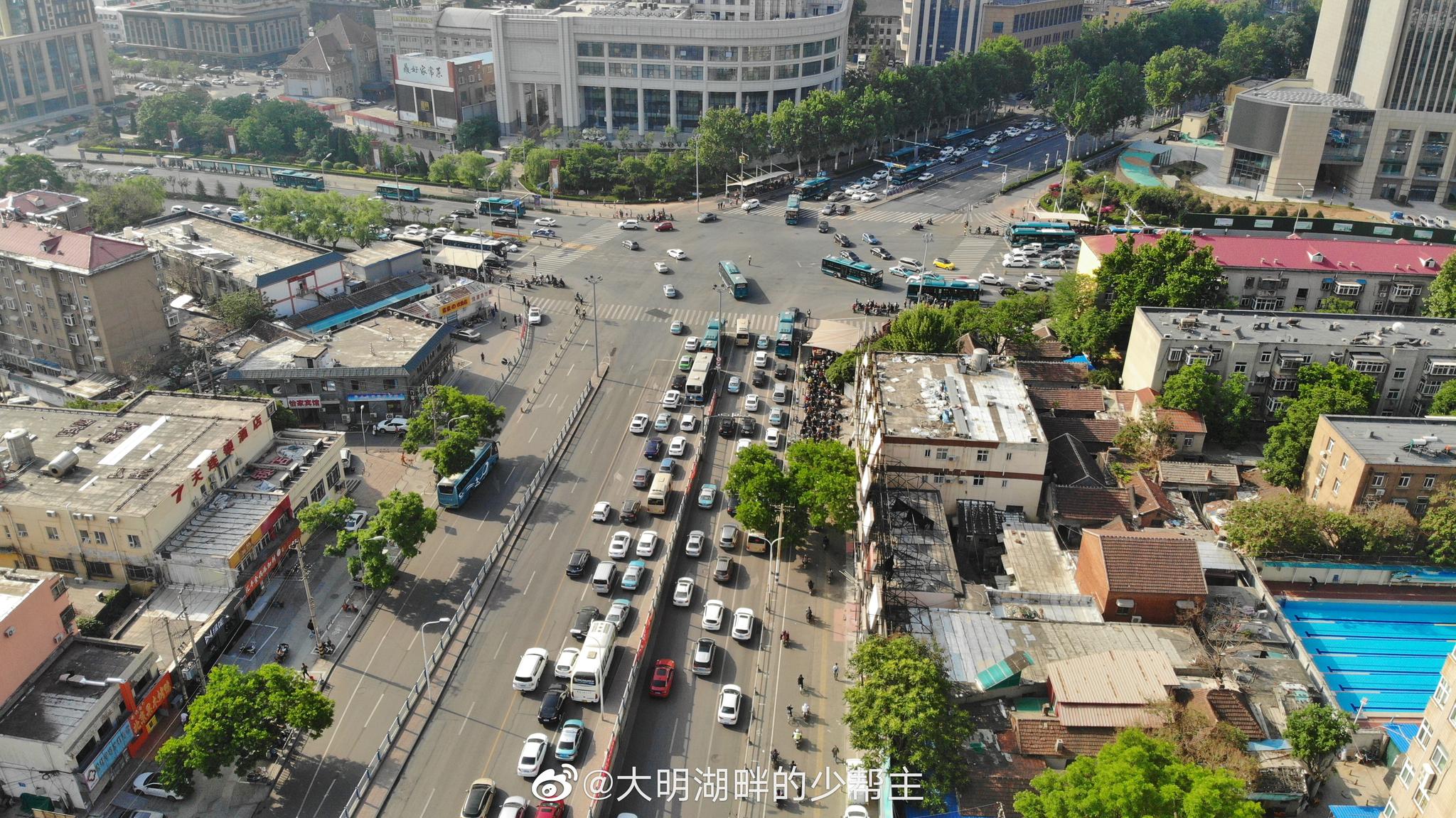 济南人熟知的天桥在济南火车站东边它连接纬二路和济泺路