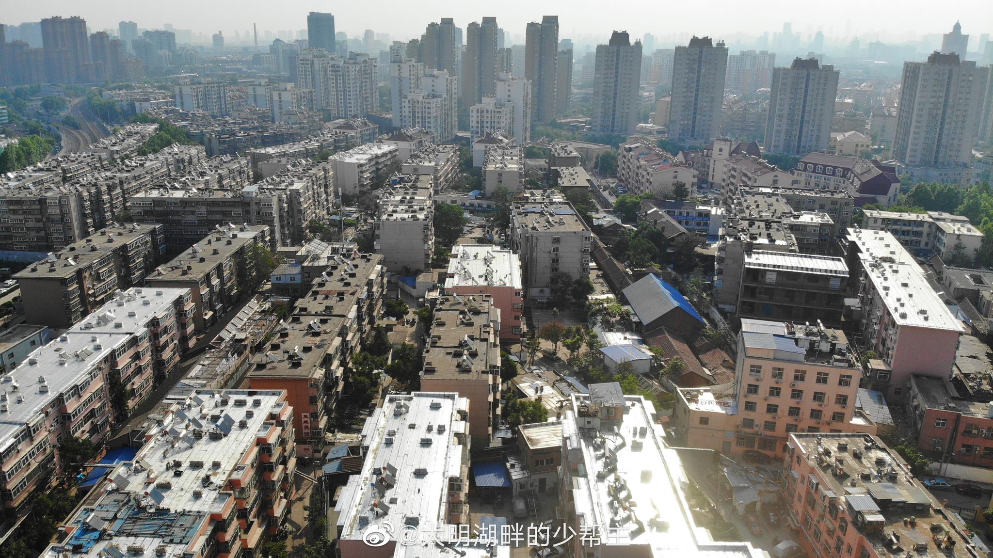济南人熟知的天桥在济南火车站东边它连接纬二路和济泺路