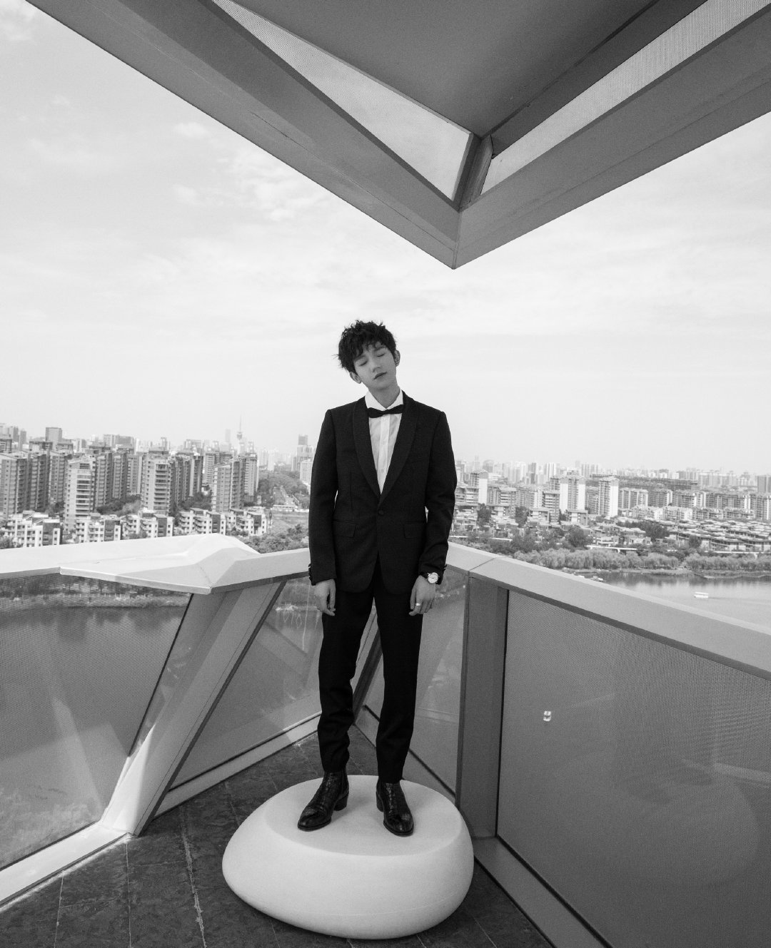 穿上西装的小源,时尚感和绅士风度并存啊|绅士|王源|公子_新浪新闻