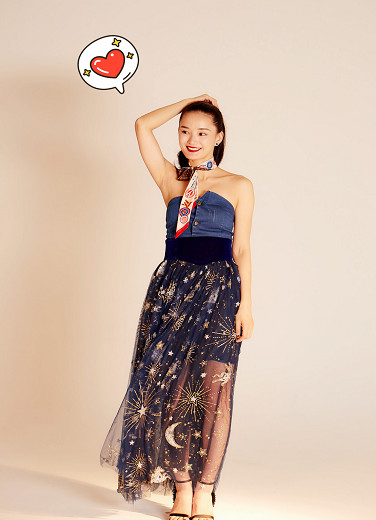 当年女主馨子如今衣品依旧在线,场控