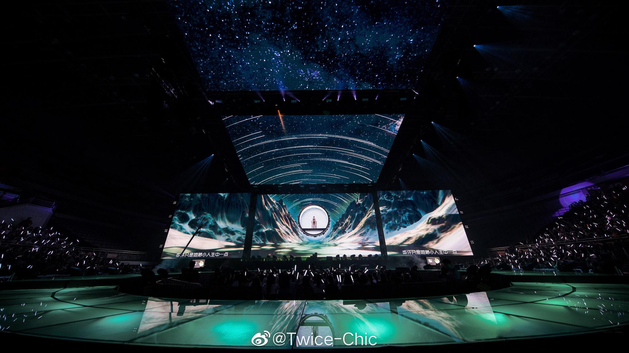 昨晚王源演唱会的舞美特效太赞了,1000平天幕大屏震撼互动