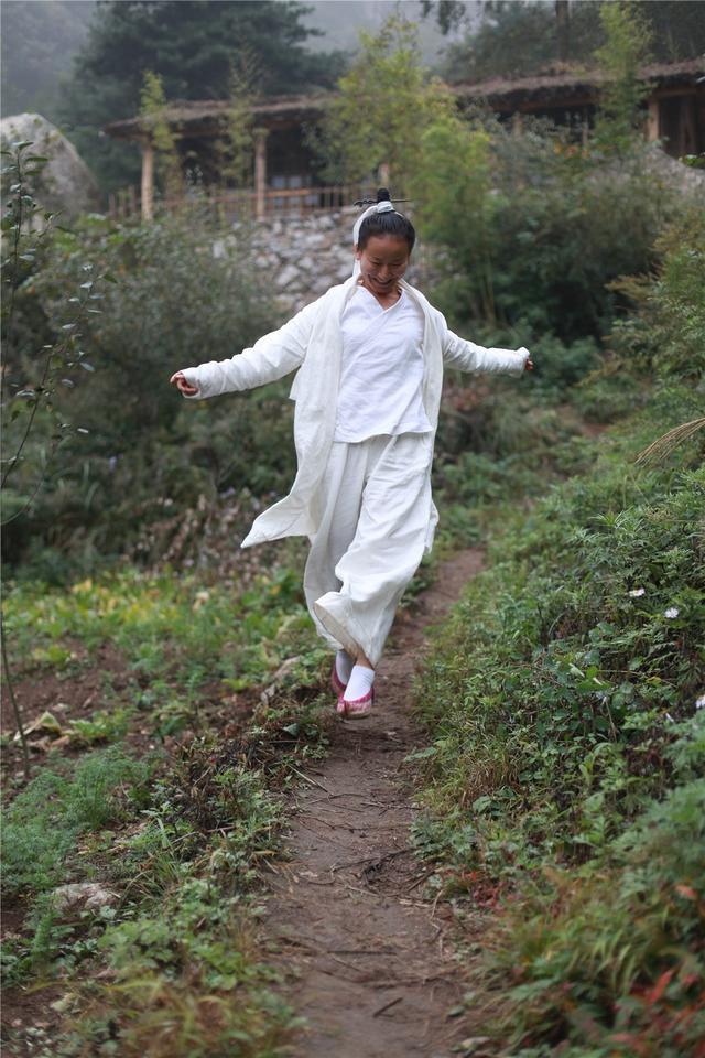 90后少女独居终南山5年说喜欢这种与世无争网友们看不下去了