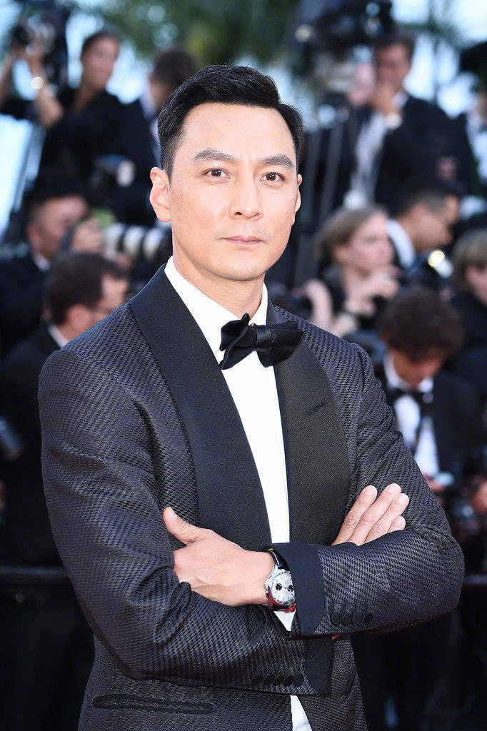 吴彦祖黑色西装look亮相影片rocketman戛纳首映红毯