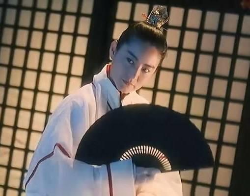 当徐克导演发现了林青霞的中性美以后,从《鹿鼎记之神龙教》里的龙儿