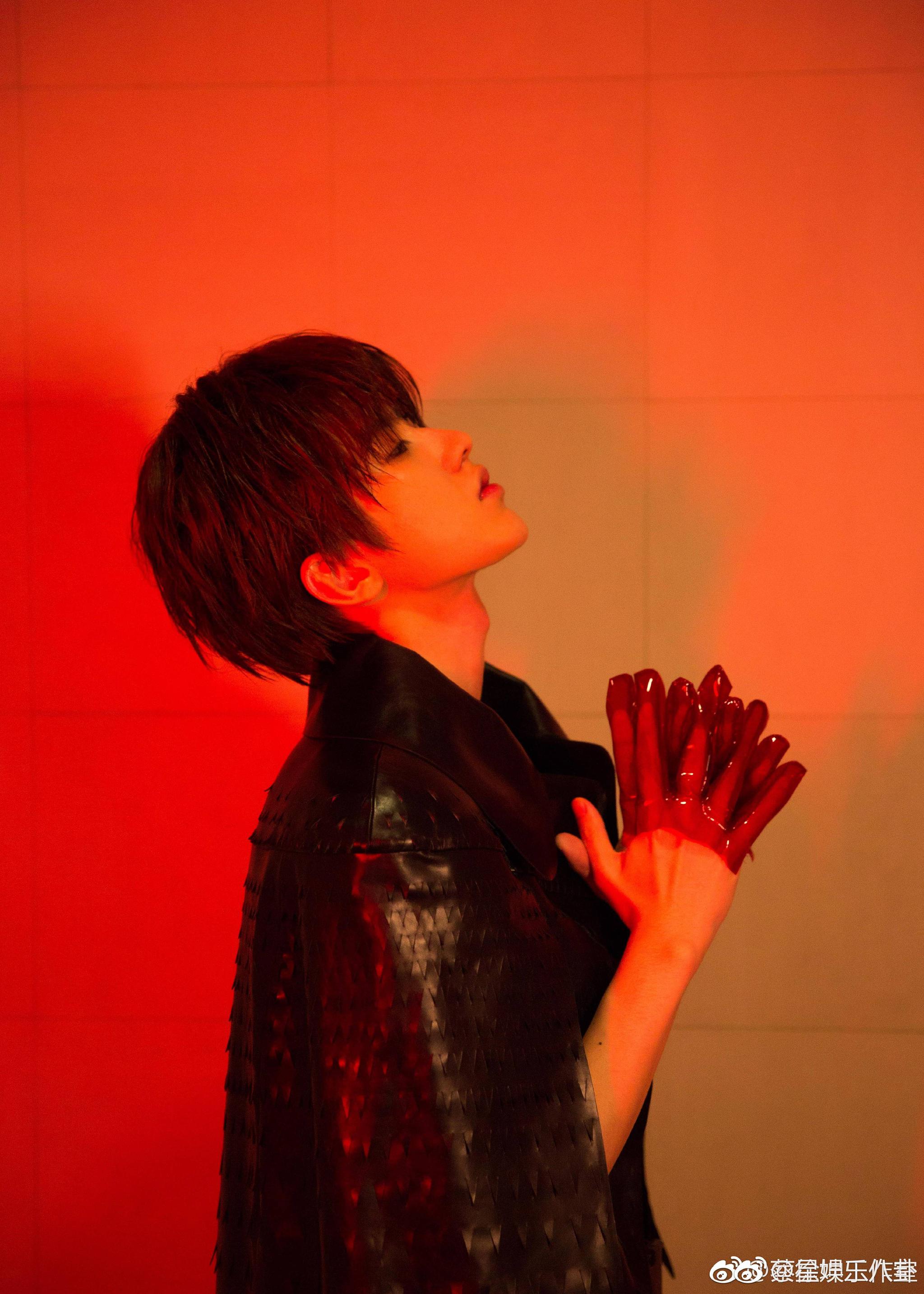 qq音乐的年度巅峰人气榜公布 蔡徐坤《pull up》实力登顶冠军人