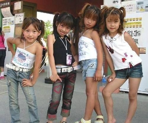 日本的小学生有多"早熟"?看完这组图片,网友直呼毁三观