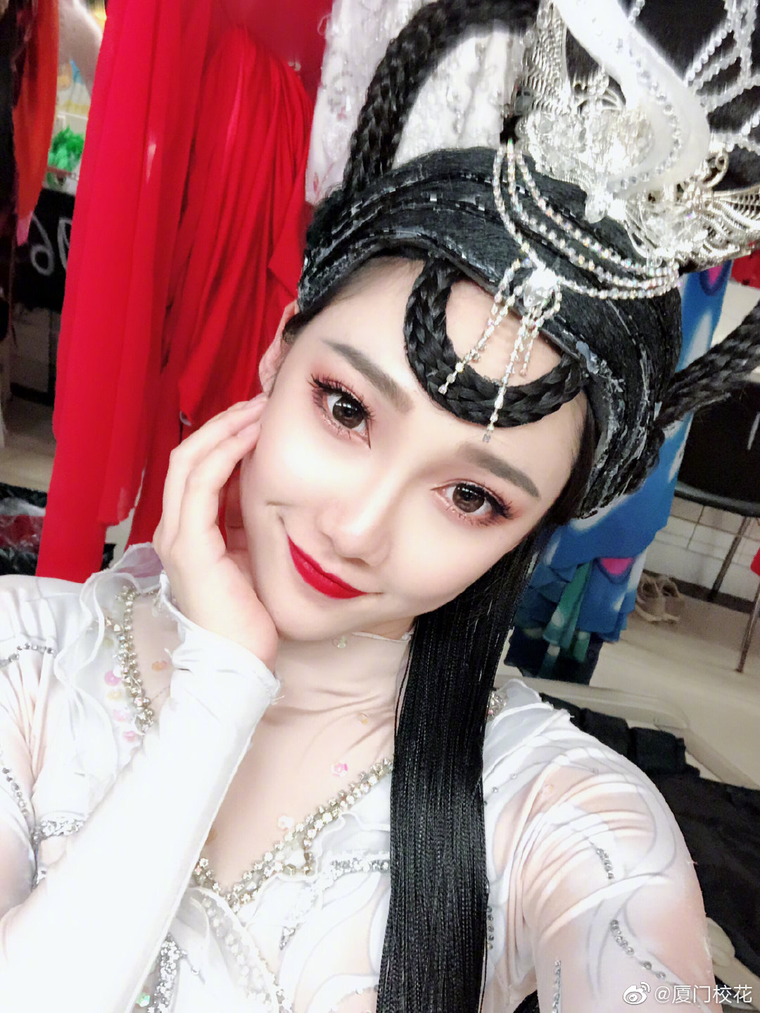 她叫龚姝洁00年就读于南京艺术学院身高175cm白羊座