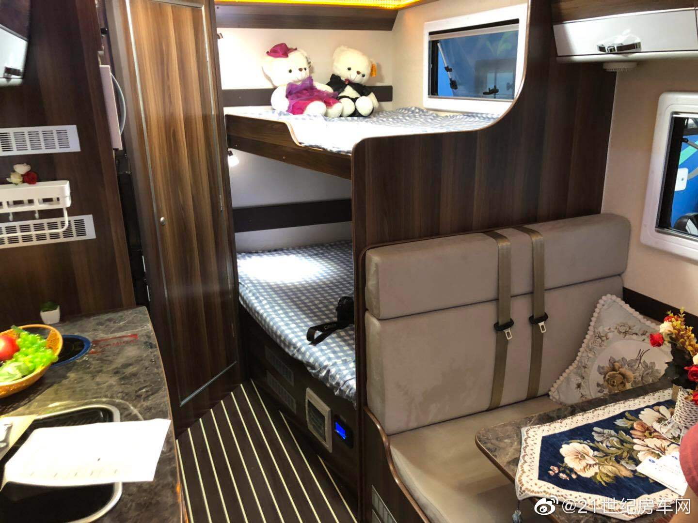 车展上新 春田8at依维柯房车 42.8万元