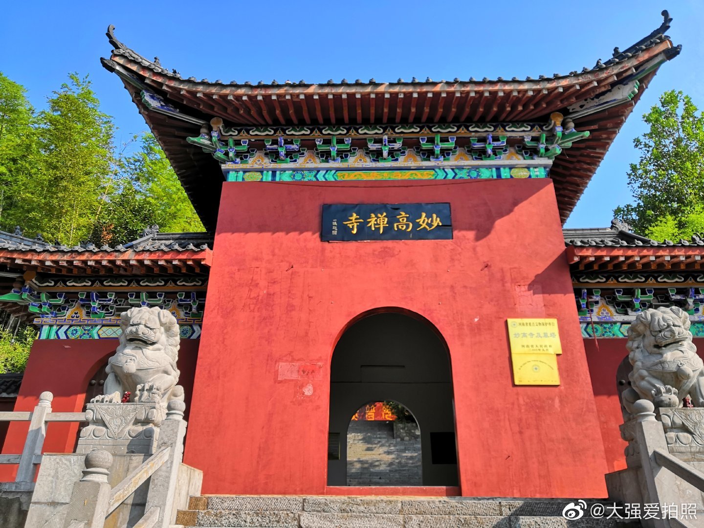 妙高禅寺就像一幅神秘的画卷,千百年来,珍藏在深山之中,竹林尽处