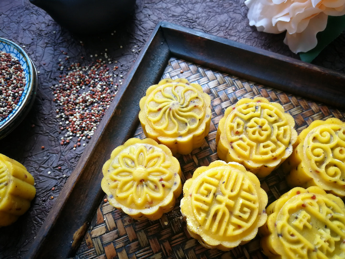 中秋月饼上线,低油低糖粗粮月饼,纯手工无添加,10元一个也不卖