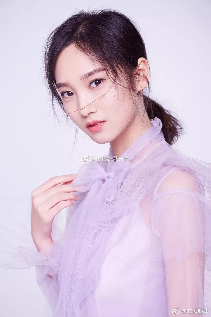 创造营选手周震南女友被扒,俩人穿情侣装同游!据说女方叫颜歌