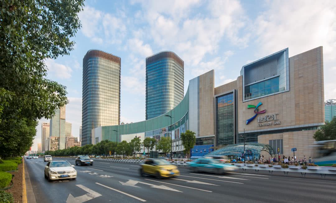 世纪汇广场华丽启幕!潮酷男神余文乐驾到,引领潮咖嗨翻魔都!