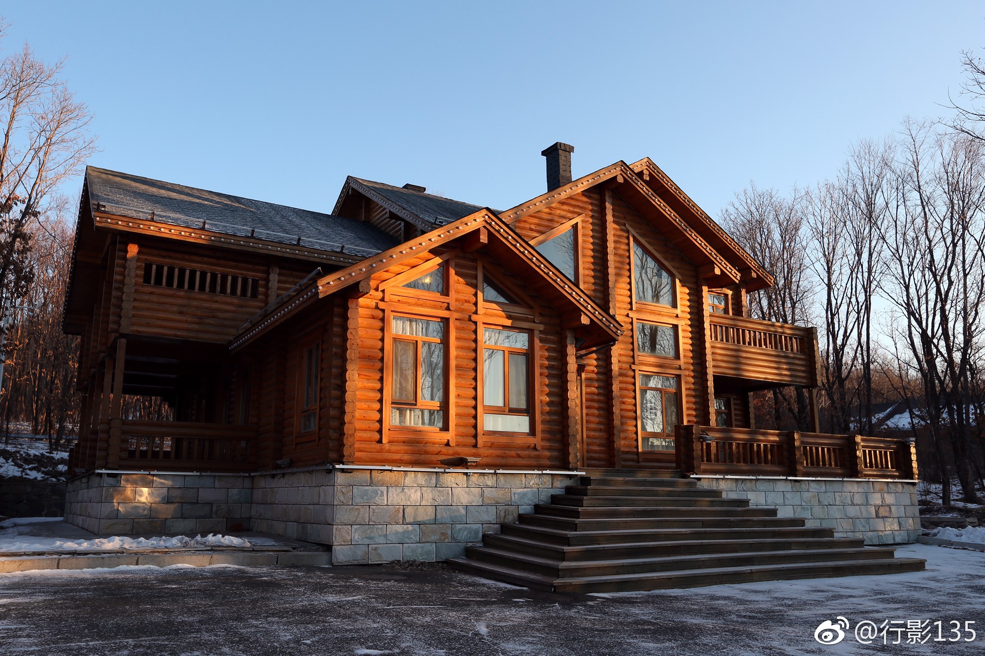 在黑龙江绥芬河天长山,有家森林里的小木屋宾馆|木屋|绥芬河|天长山_