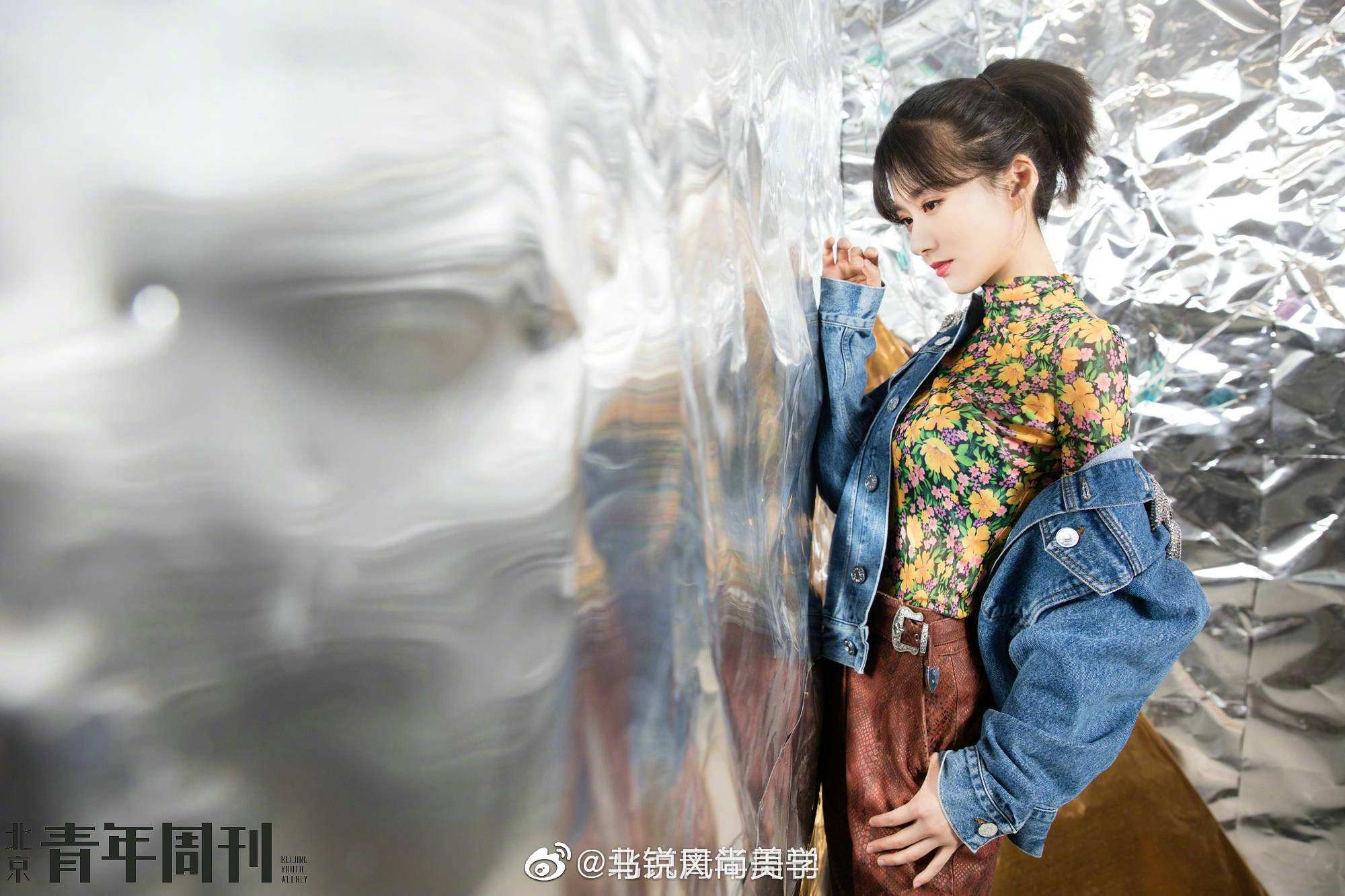 她是 中哲学系学霸丁兰;她是 中仗义率性的品兰;她是 中飒爽女警|品兰|丁兰|徐美英_新浪新闻