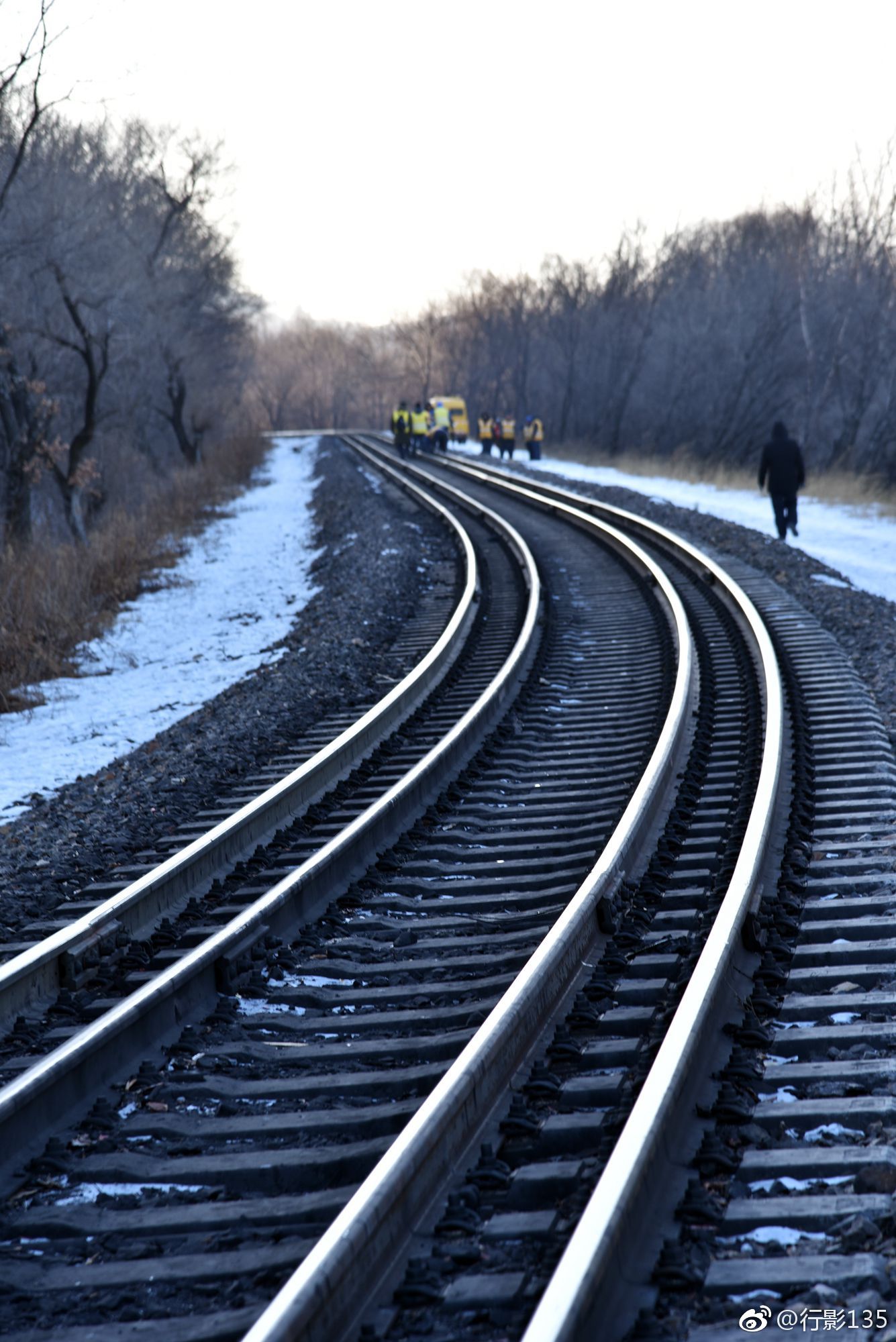 眼前就是这段世界上绝无仅有的单线四轨铁路,一段路基上铺设四根铁轨