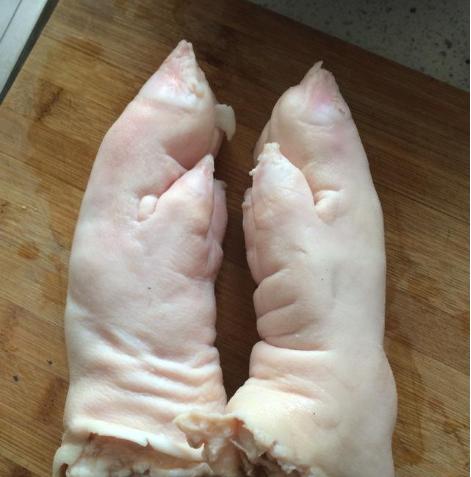 买猪蹄别只傻傻挑大!老屠夫:看这3处,好猪蹄一挑一个准!