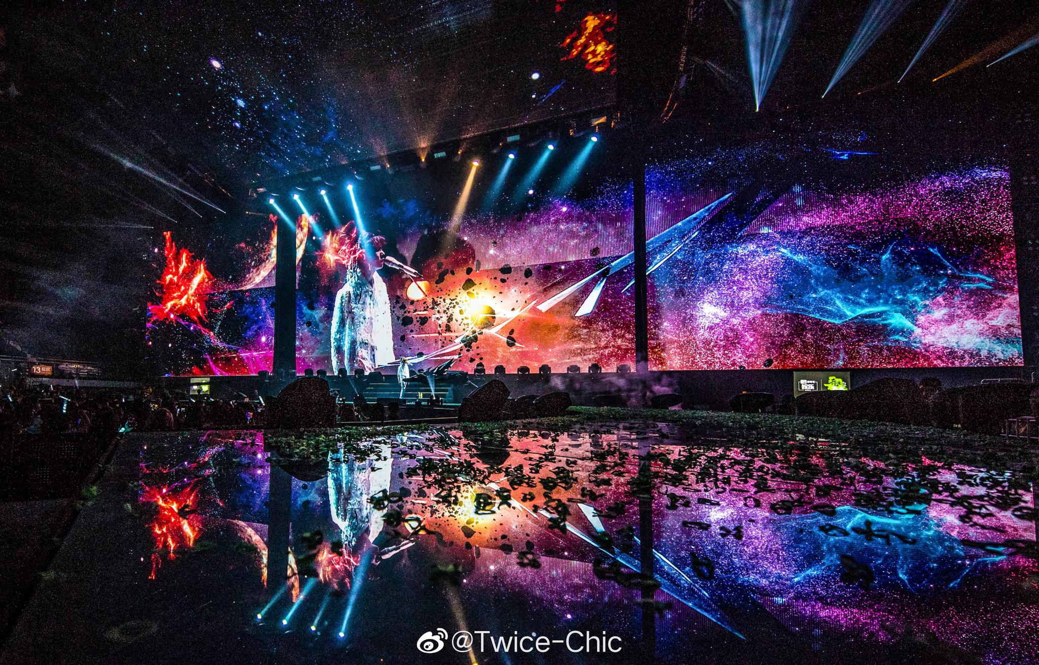 昨晚王源演唱会的舞美特效太赞了,1000平天幕大屏震撼互动