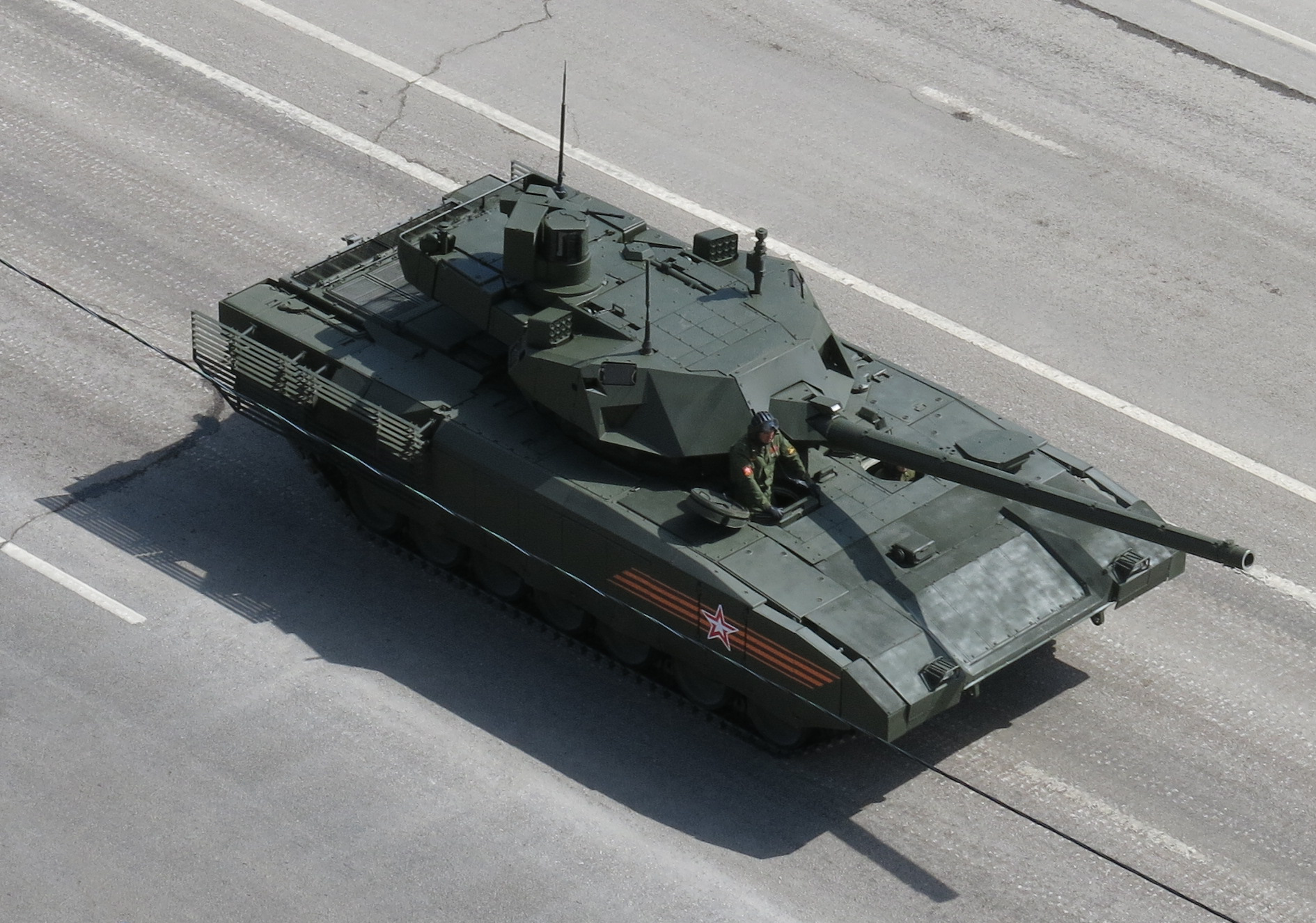 与m1a2 sepv3对应的t-14"阿玛塔"坦克将采用部分无人化技术,技术来源