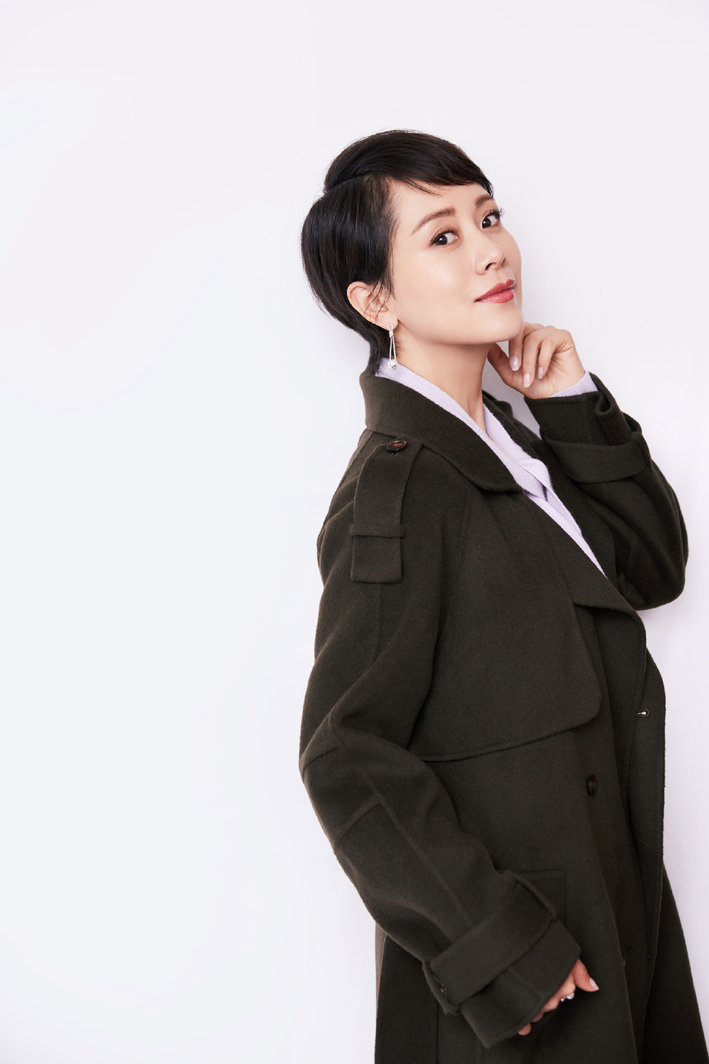 40岁海清换发型更美了,短发造型最少年轻20岁,村姑秒变气质女神