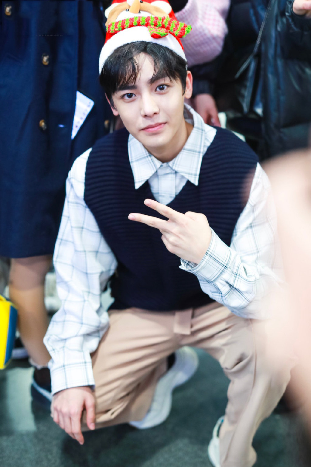 侯明昊吐舌侧颜简直太撩了,受不了了