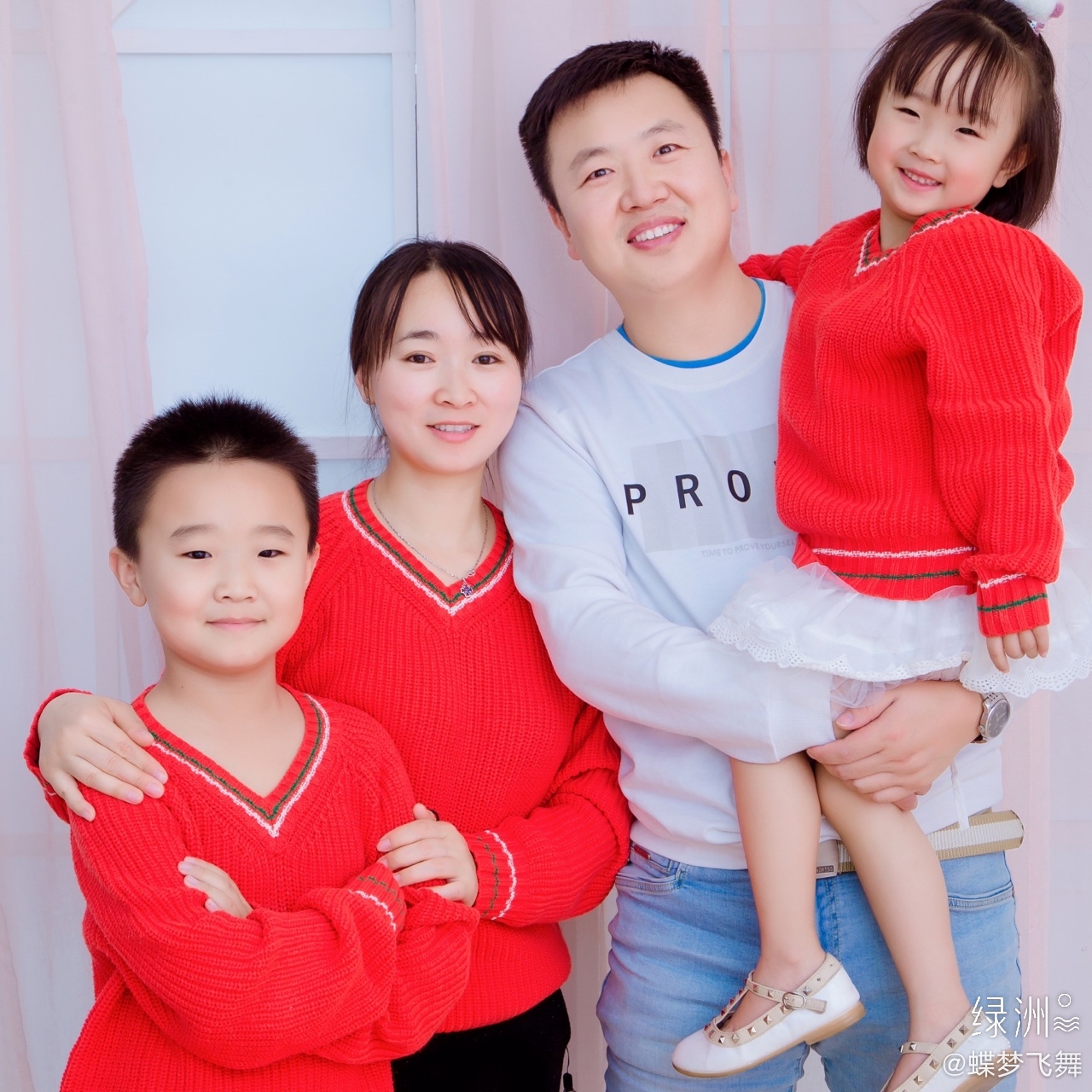 每年一套新年全家福！ 距离还有12天，今天晒一下我们的新年全家福