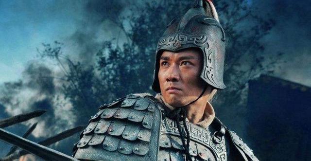 论功行赏,当时关羽的封赏可谓是所有人中最高的,为四方将军中的前将军