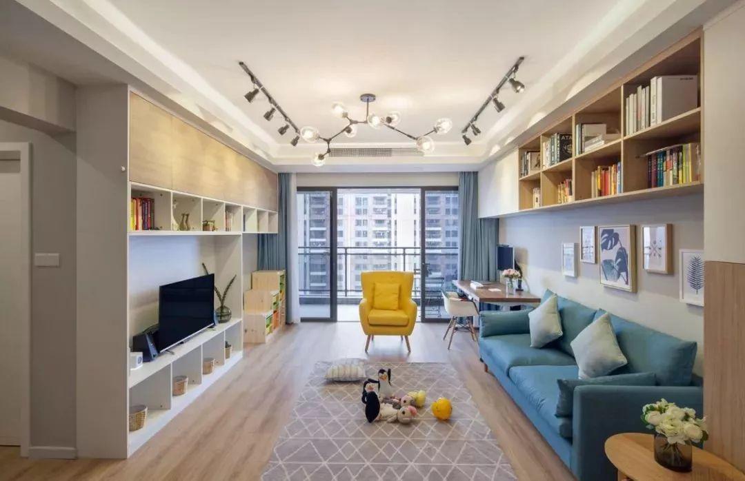 客厅摆张书桌, 不看电视就工作!