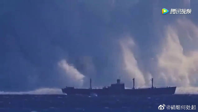 不同视角下感受海底核爆试验的威力,翻天倒海