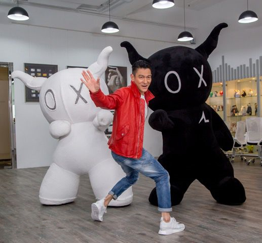明星亲手设计的玩偶:王源设计了小狮子,刘德华设计了两头牛