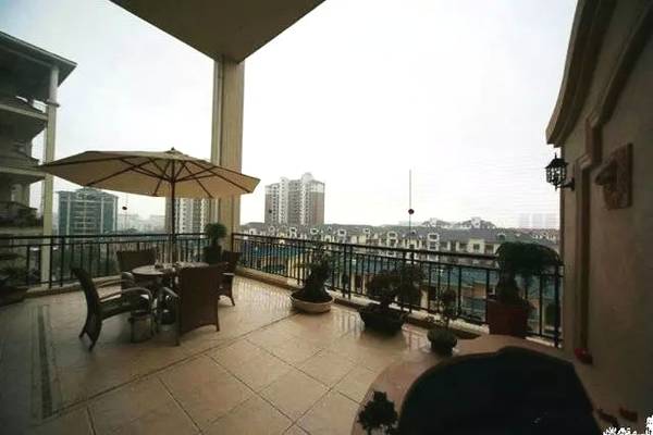 大气唯美的露台设计,这就是为什么要买顶楼的原因