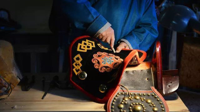 马背上的匠心传承——马具制作|蒙古|马具|马背_新浪新闻