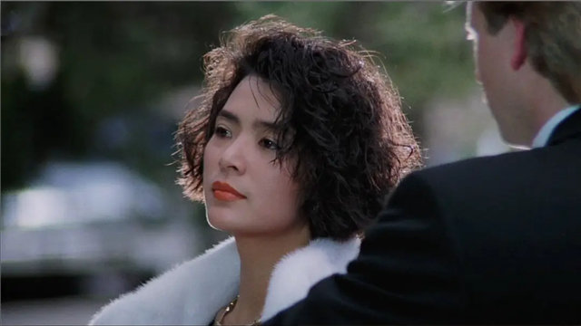 关之琳的戏份虽然少,不过却足以留下深刻的印象,在螃蟹去救童可人的