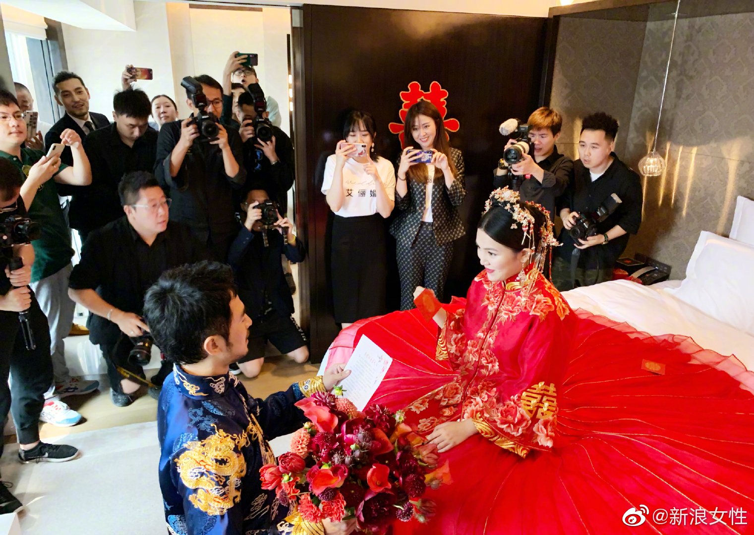 张晓晨婚礼王传君造型演员张晓晨今日在北京与相恋多年的女友举行婚