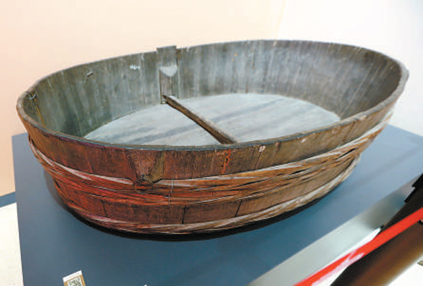 三人陷入绝境,竟靠一只木盆完成艰巨任务,立下一大军功!