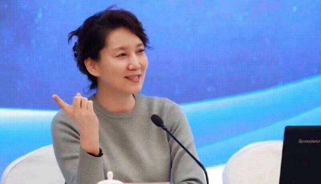 央视"首席女主播",《新闻联播》26年0失误,今56岁无儿女陪伴