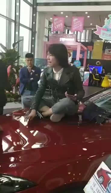 奔驰新车开了不到一公里发动机漏油