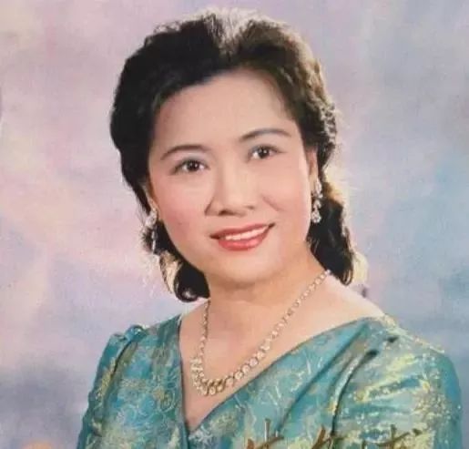 南朱北李同框75岁李谷一感动落泪82岁朱逢博被称中国夜莺