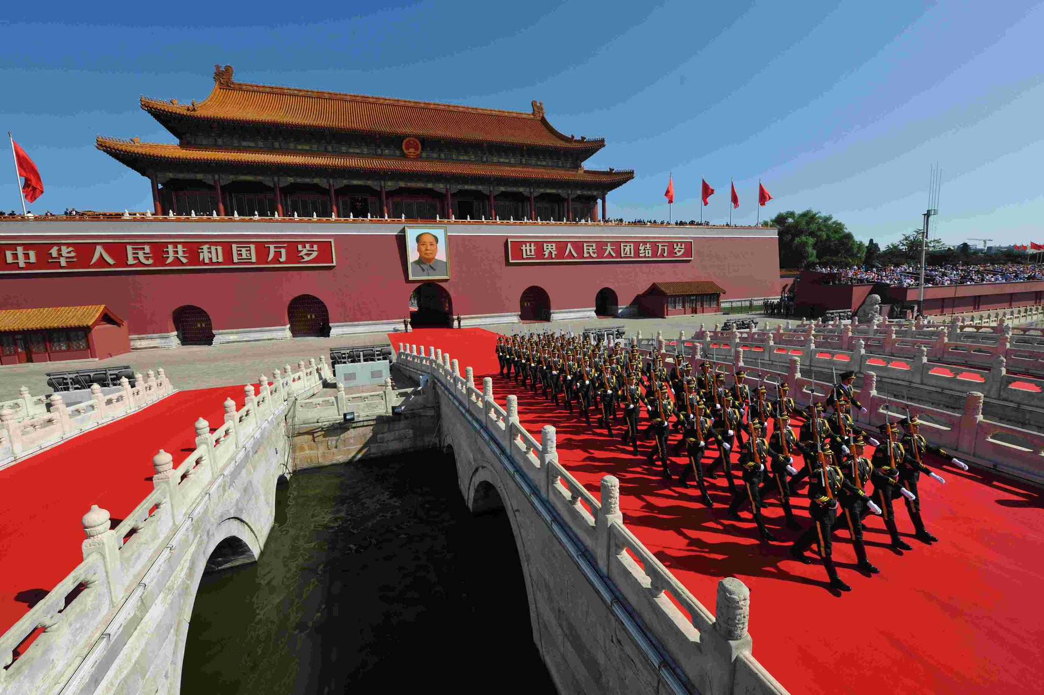 国家阅兵仪式上居然出现武器模型?全球恐怕也只有它才干的出来吧