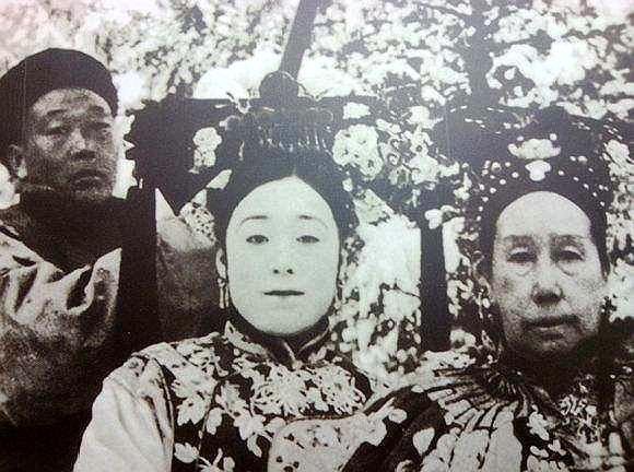 裕容龄，女，满族，1889年出生，中国舞蹈家，1973年逝世|舞蹈家|满族|逝世_新浪新闻