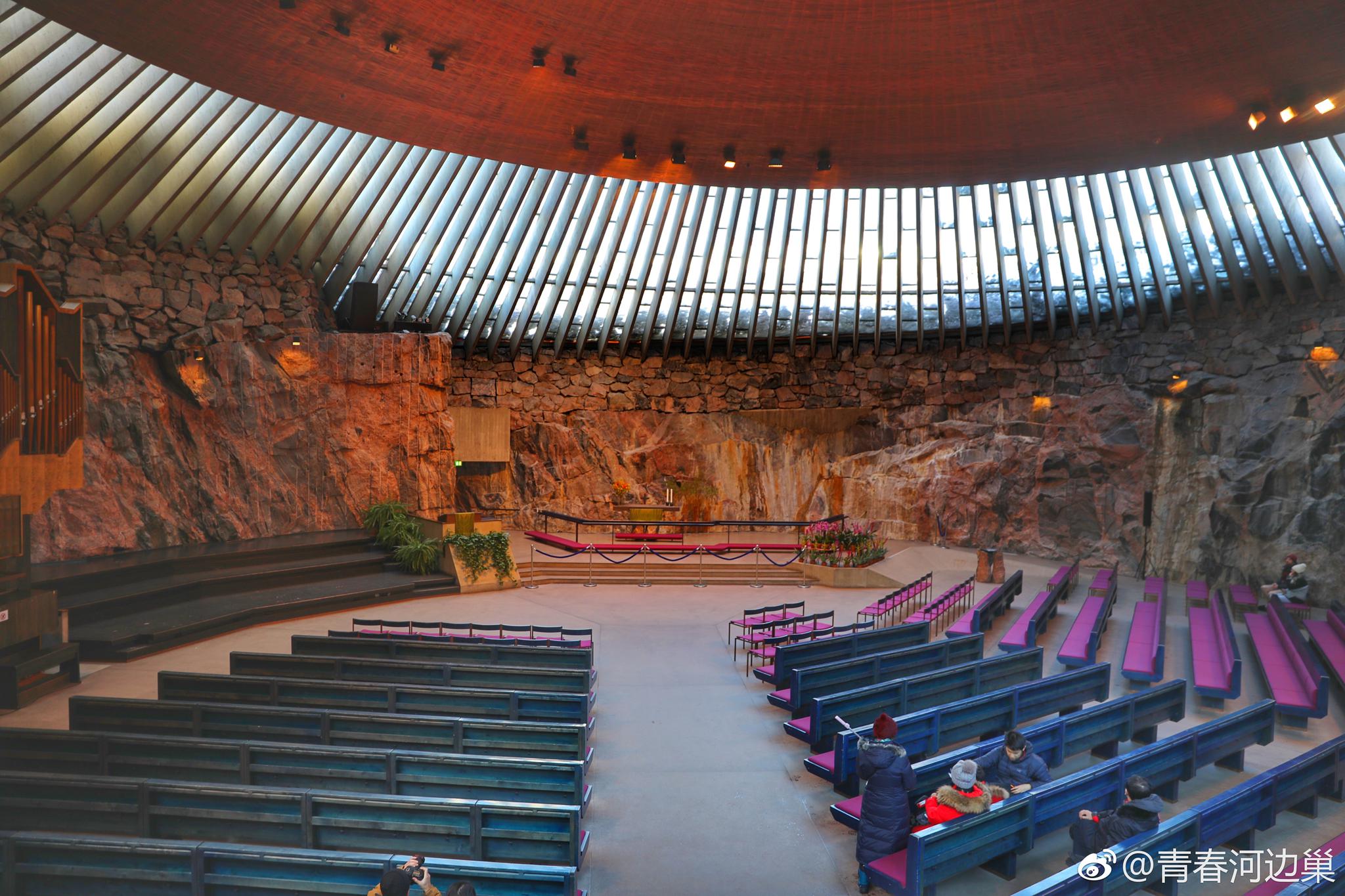 赫尔辛基市中心的岩石教堂又名坦佩利奥基奥教堂